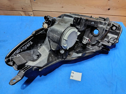 FA 92 - faro anteriore destro Toyota Yaris Hybrid dal 2011 con difetti
