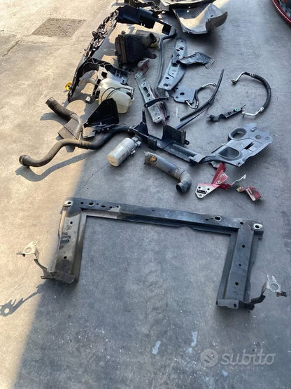 Muso completo musata Renault Megane 1998 2003 1.5D parafango destro da riparare