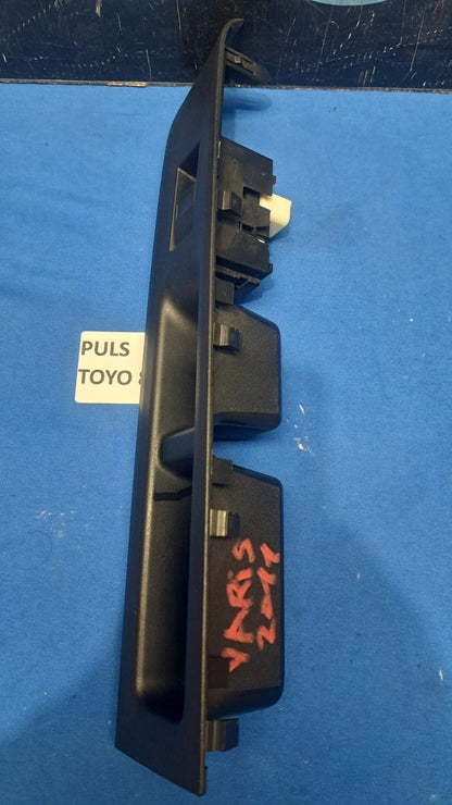 Puls Toy 8 pulsante alzavetro anteriore destro Toyota yaris dal 2011