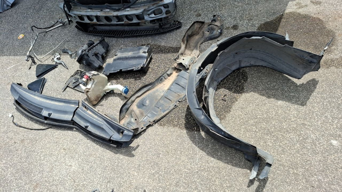 Muso completo musata Toyota  yaris 1.4d parafanghi ammaccati fari attacchi rotti