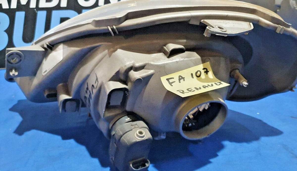 Fanale Anteriore Faro destro Renault Traffic 2002