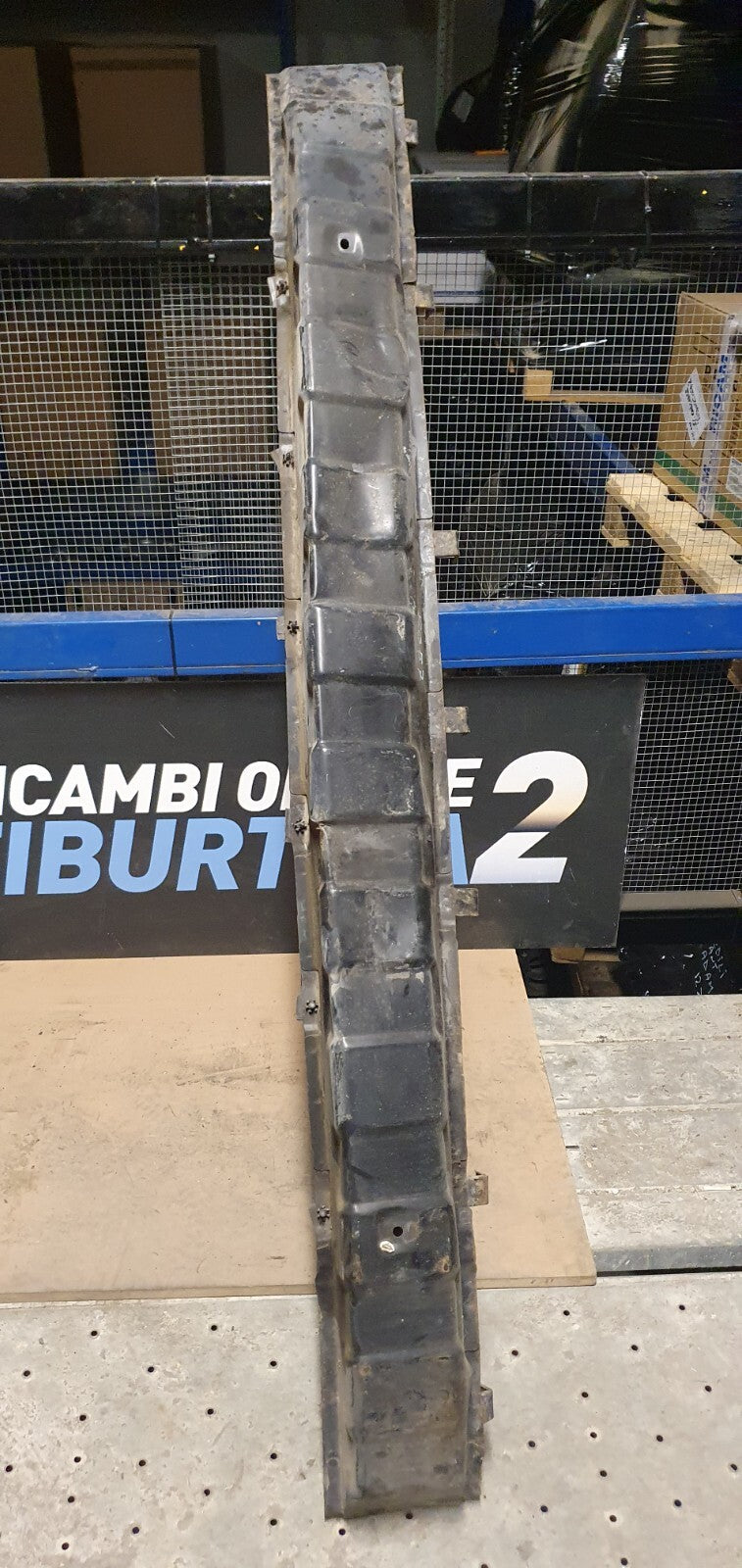 Traversa rinforzo paraurti posteriore Kia Carnival con difetto