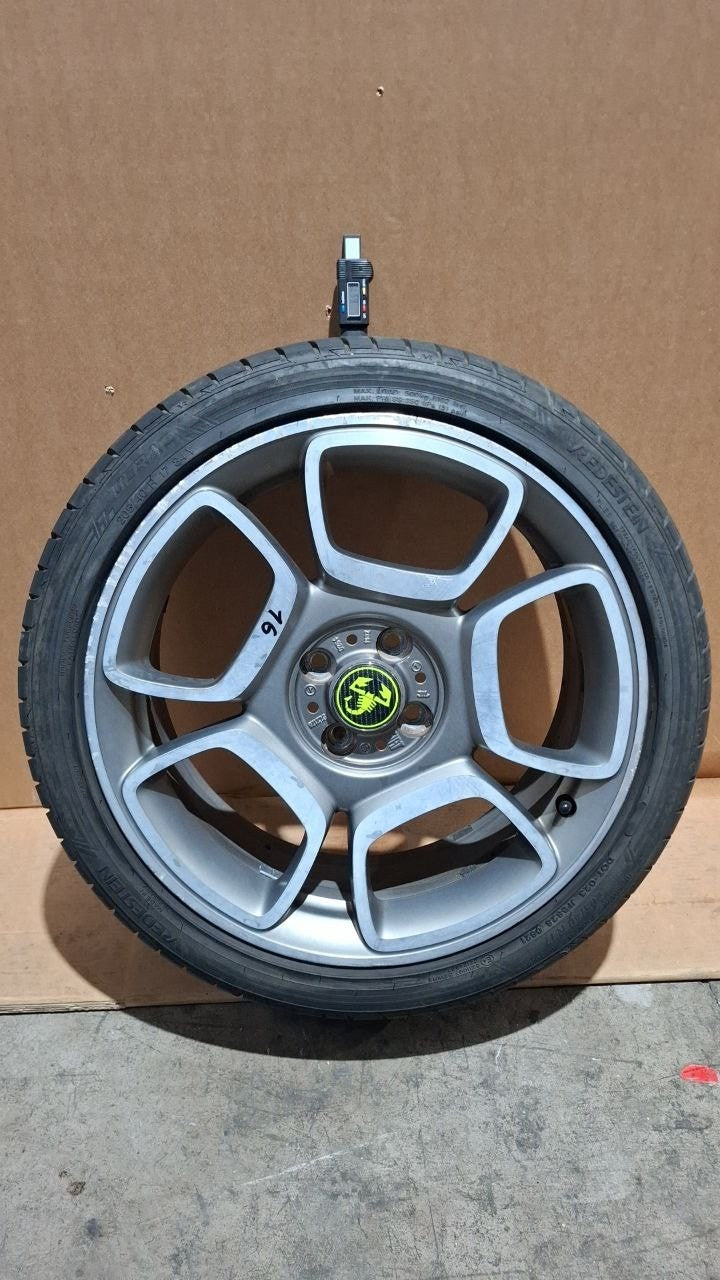 16 cerchi e gomme estive fiat 500 abarth 205/40/17 vredestein dot 1123 2 con 5mm