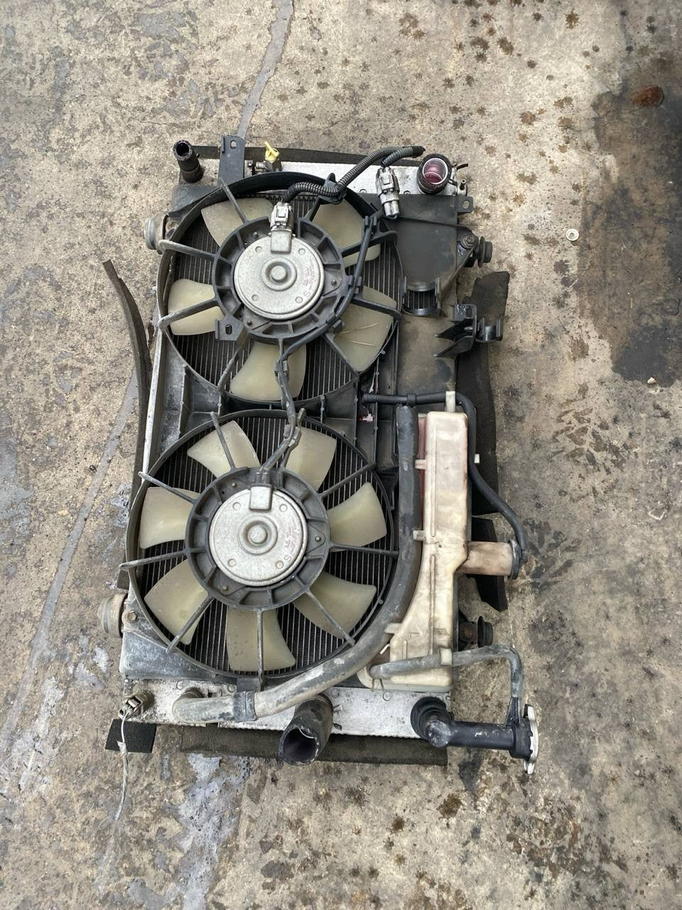 Muso completo musata Toyota Prius dal 2003 1.8 Bz Hybrid paraurti con difetto