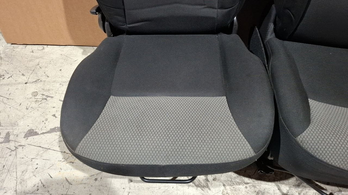 Tappezzeria in stoffa nero e grigio renault kangoo sedile lato guida con 3 buchi