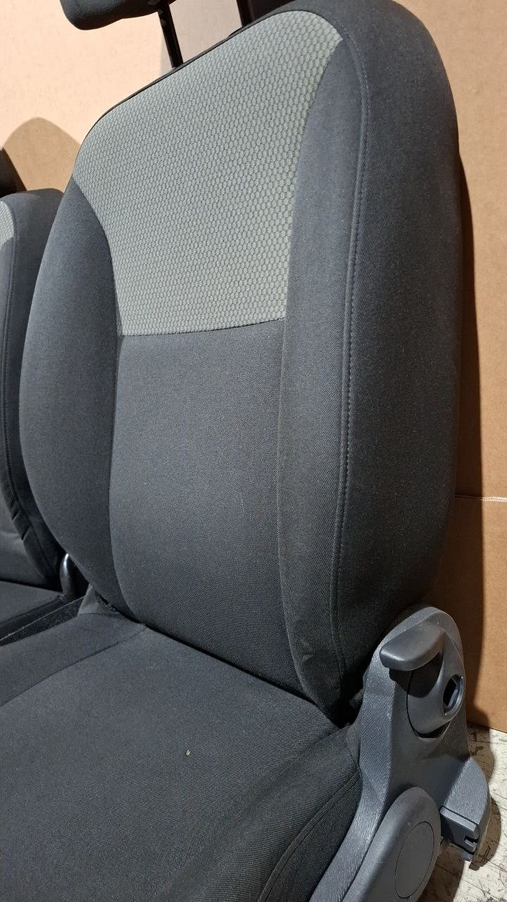 Tappezzeria in stoffa nero e grigio renault kangoo sedile lato guida con 3 buchi