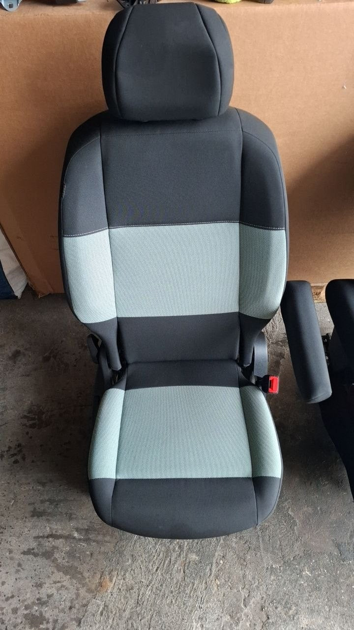 Tappezzeria in stoffa nera e celeste citroen berlingo con airbag sedile dal 2018
