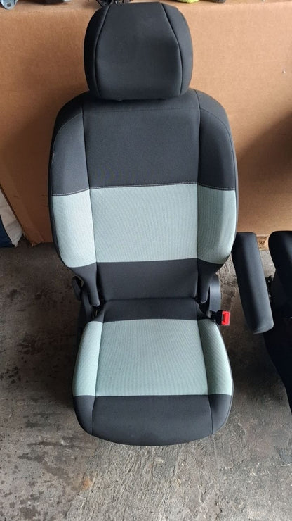 Tappezzeria in stoffa nera e celeste citroen berlingo con airbag sedile dal 2018