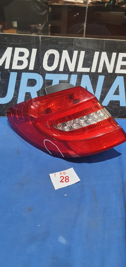 F MB 28 Fanale posteriore sinistro Mercedes classe B W246 A2468200564 con crepa