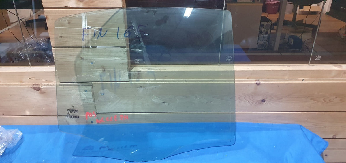 Fin 165 - Finestrino vetro scendente posteriore destro Mercedes Benz classe E