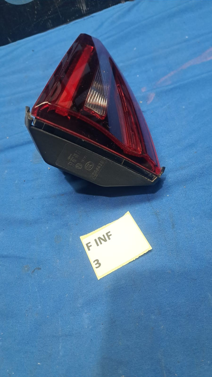 F Inf 3 Fanale stop posteriore interno sinistro Infiniti QX 30 dal 2016