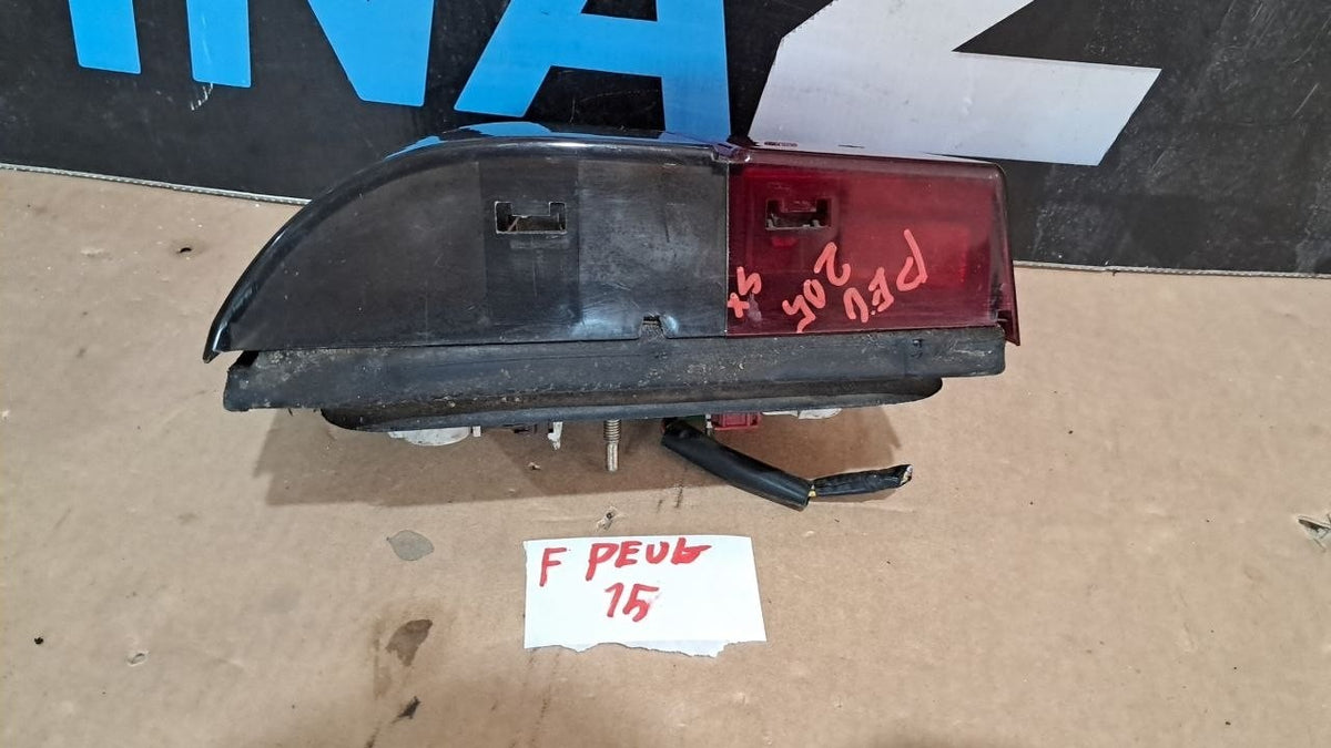 f Peug 15 Fanale posteriore Peugeot 205 1992 sinistro