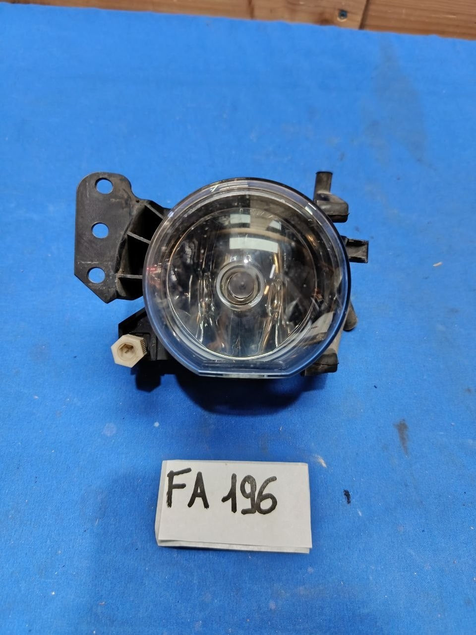 FA 196 - Fanale anteriore con difetto fendinebbia destro BMW serie 3 E90 E91 E92