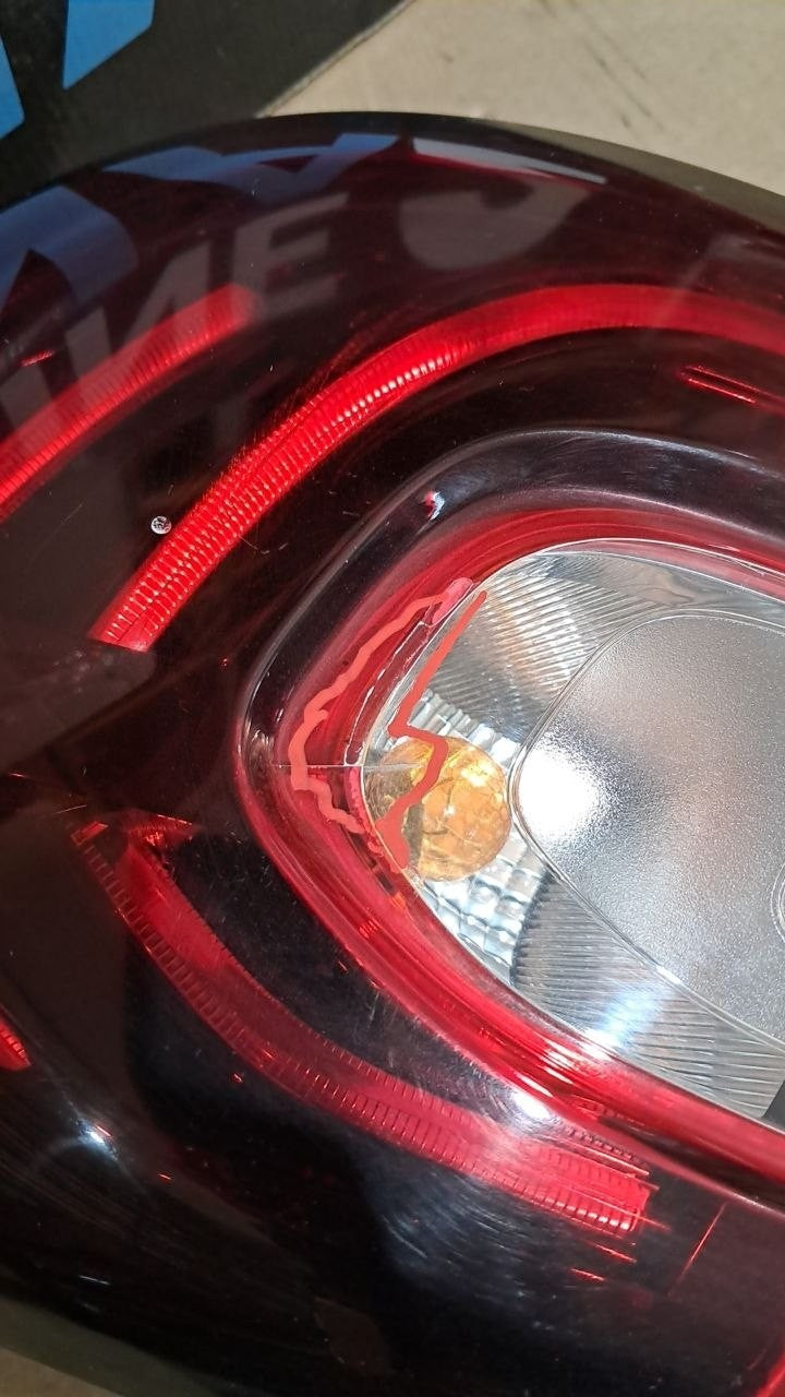 f ren 36 Fanale posteriore esterno destro renault captur dal 2017 con crepa