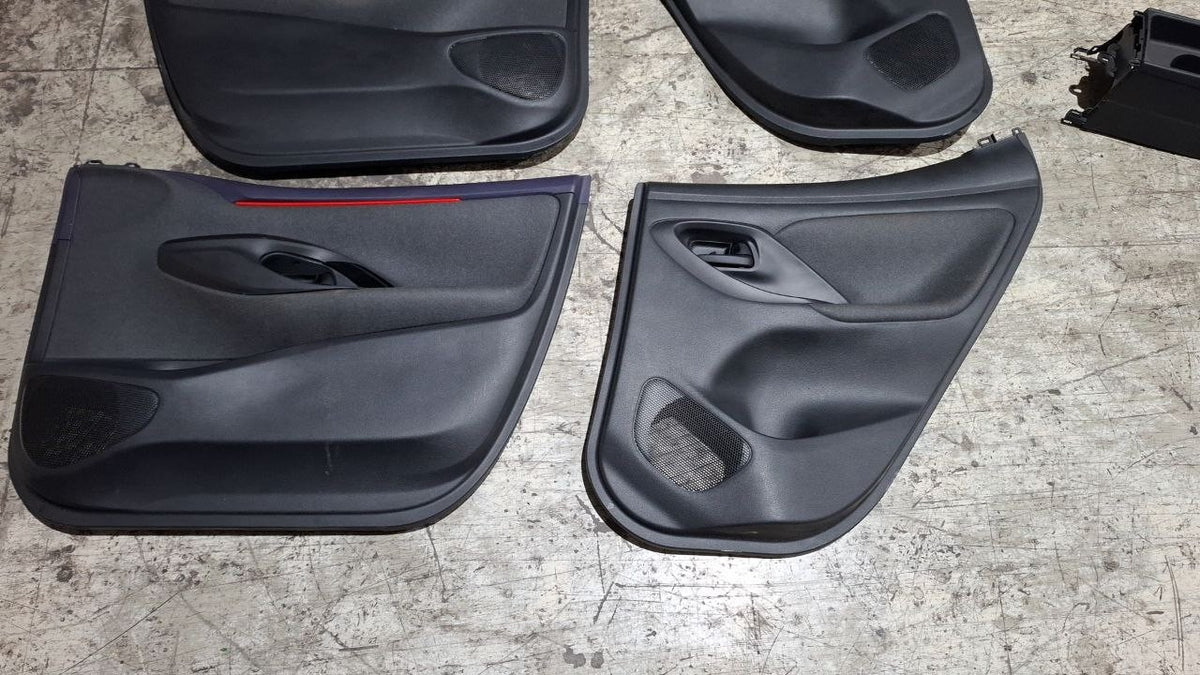 Tappezzeria misto pelle e stoffa con cuciture rosse Toyota Yaris 2020 in poi