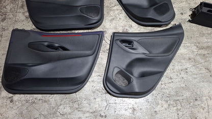 Tappezzeria misto pelle e stoffa con cuciture rosse Toyota Yaris 2020 in poi