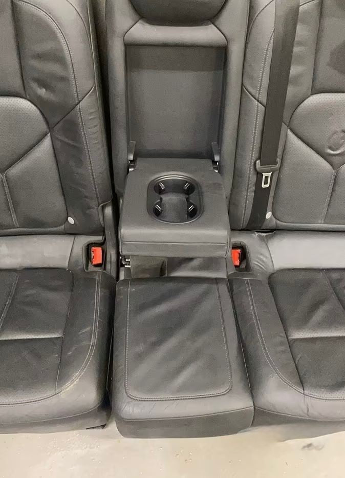 Tappezzeria Porsche cayenne 2011 in poi pelle nera con monitor