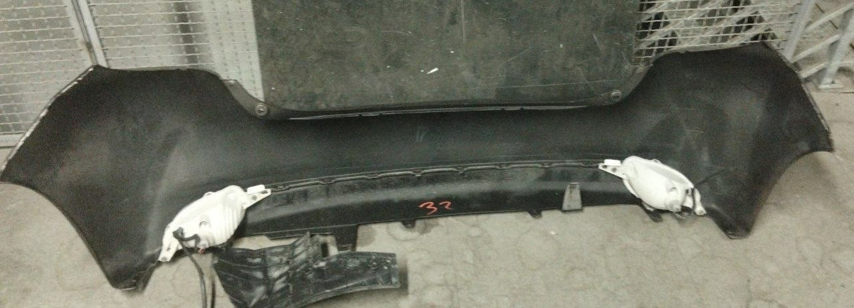 Par32 paraurti posteriore Toyota Yaris 2014 2017 con difetti