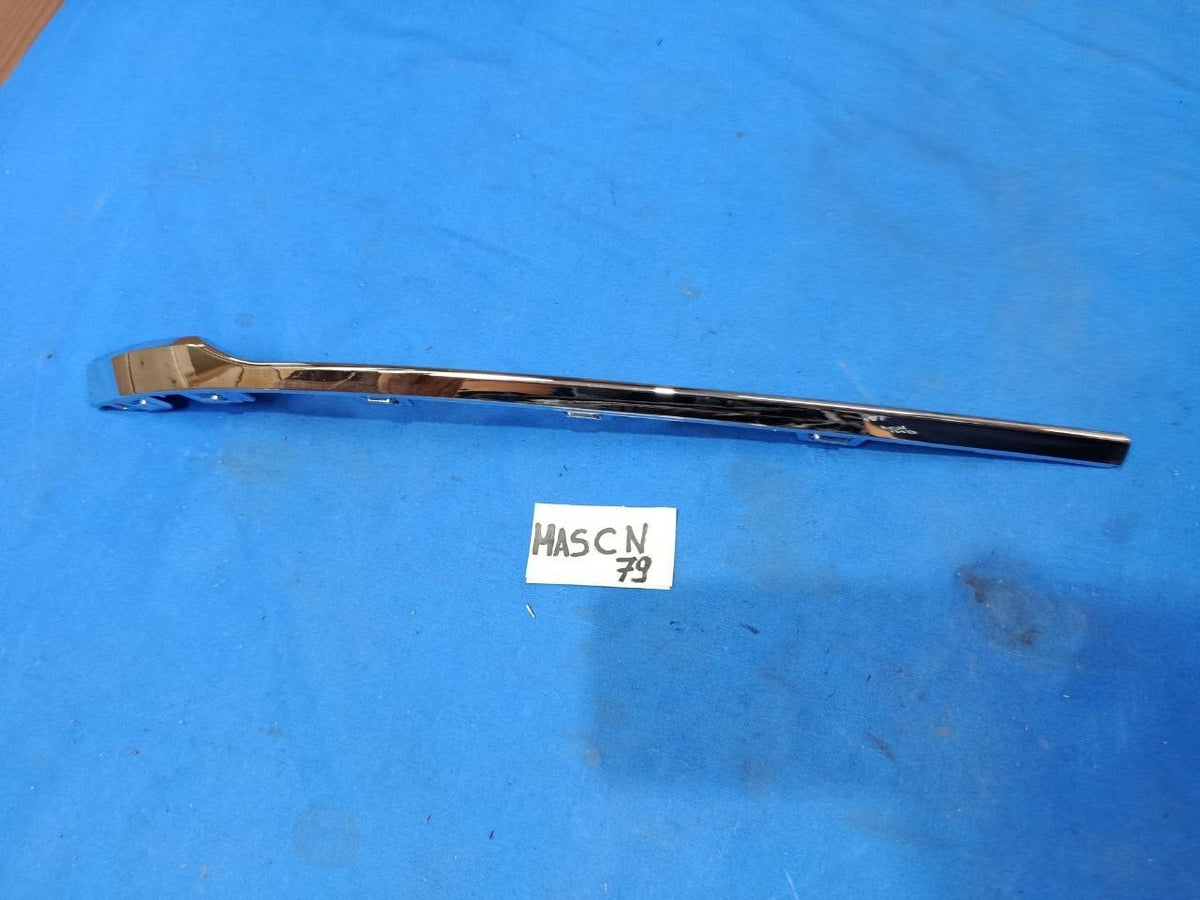 Masc N 79 - Modanatura paraurti nuova anteriore destra Volkswagen Passat B8