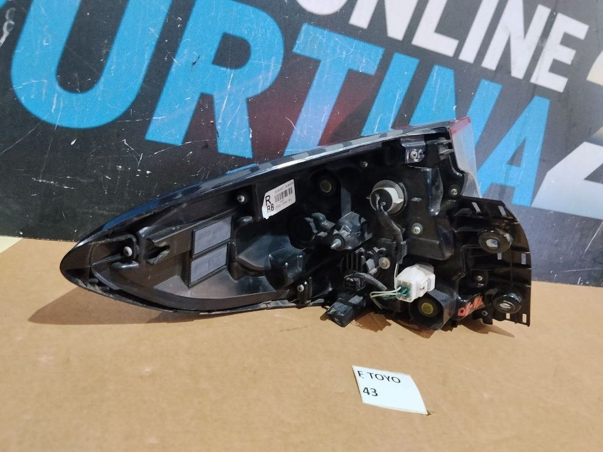 F Toyo 43 - Fanale posteriore stop esterno destro Toyota c-hr CHR 2016 2019