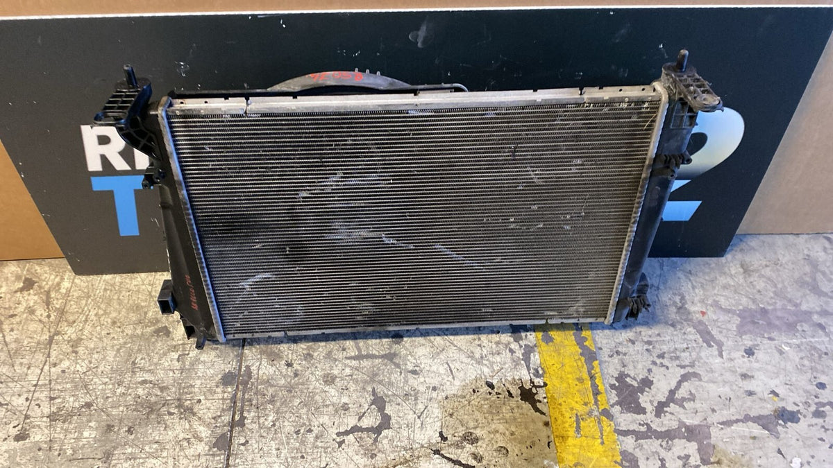Radiatore e ventola Fiat Doblo 1.6D Anno 2010 Numero oggetto R5074