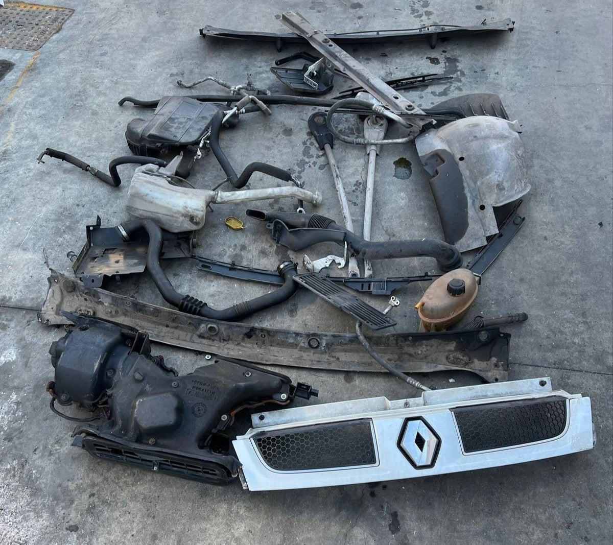 Muso completo musata Renault trafic 2005 1.9D parafango sinistro ammaccato
