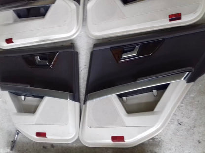 Tappezzeria Mercedes glk in pelle beige con strappo 2008 2015