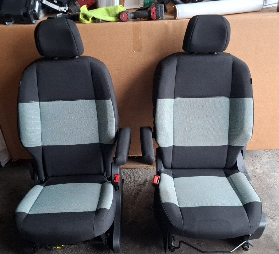 Tappezzeria in stoffa nera e celeste citroen berlingo con airbag sedile dal 2018