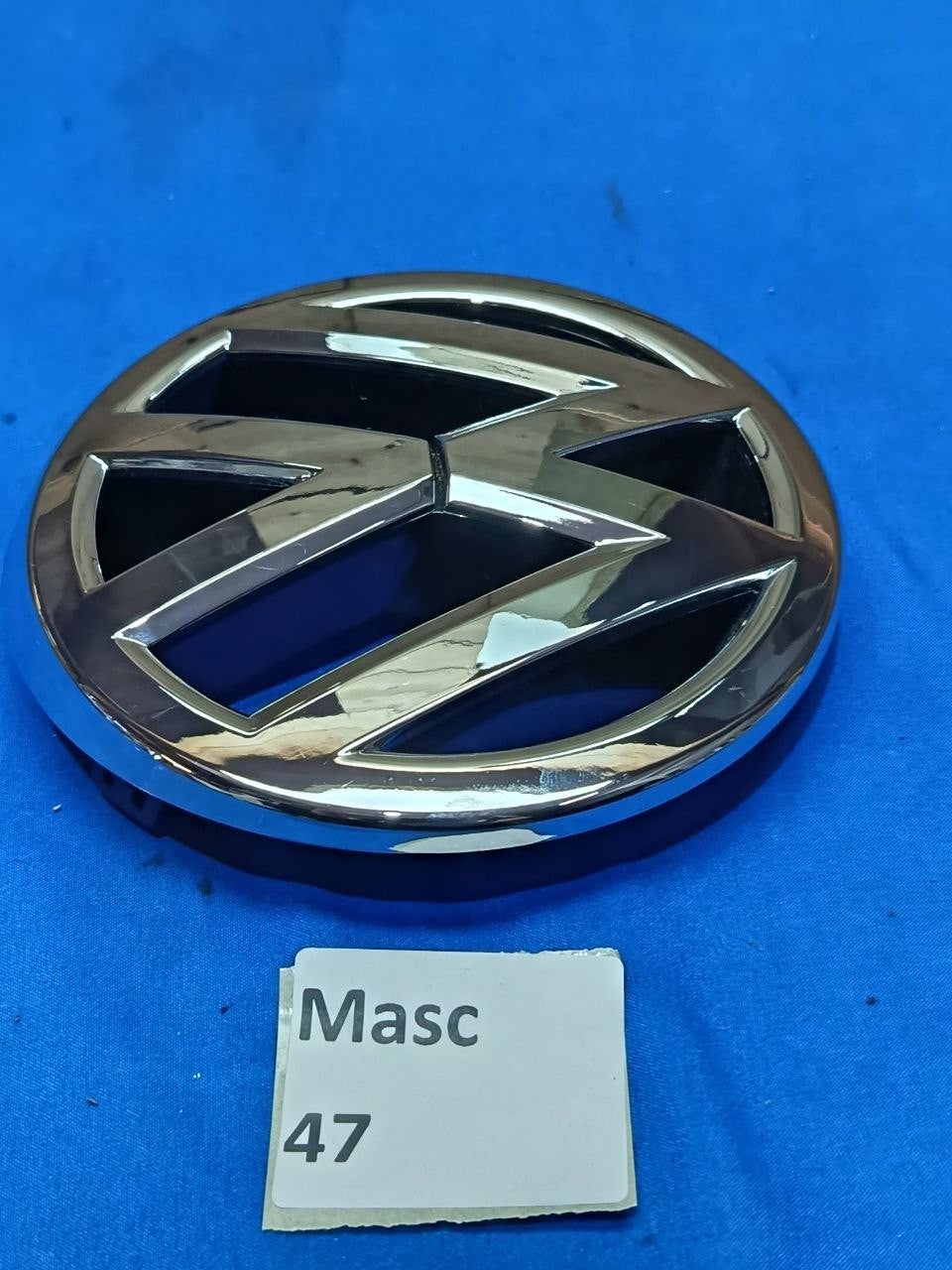 Masc 47 - Mascherina Emblema Volkswagen Passat 2011 2015  COD 561583690  150 mm