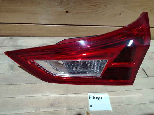 F TOYO 5 - Fanale Posteriore Interno destro Toyota Auris berlina 2014