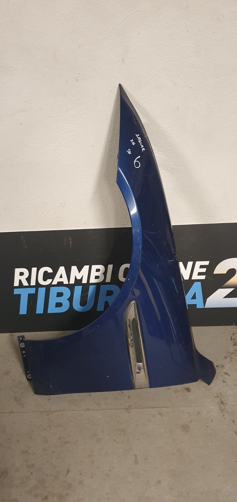 Parafango Anteriore Jaguar XF sinistro 2015-2024 (con difetto)