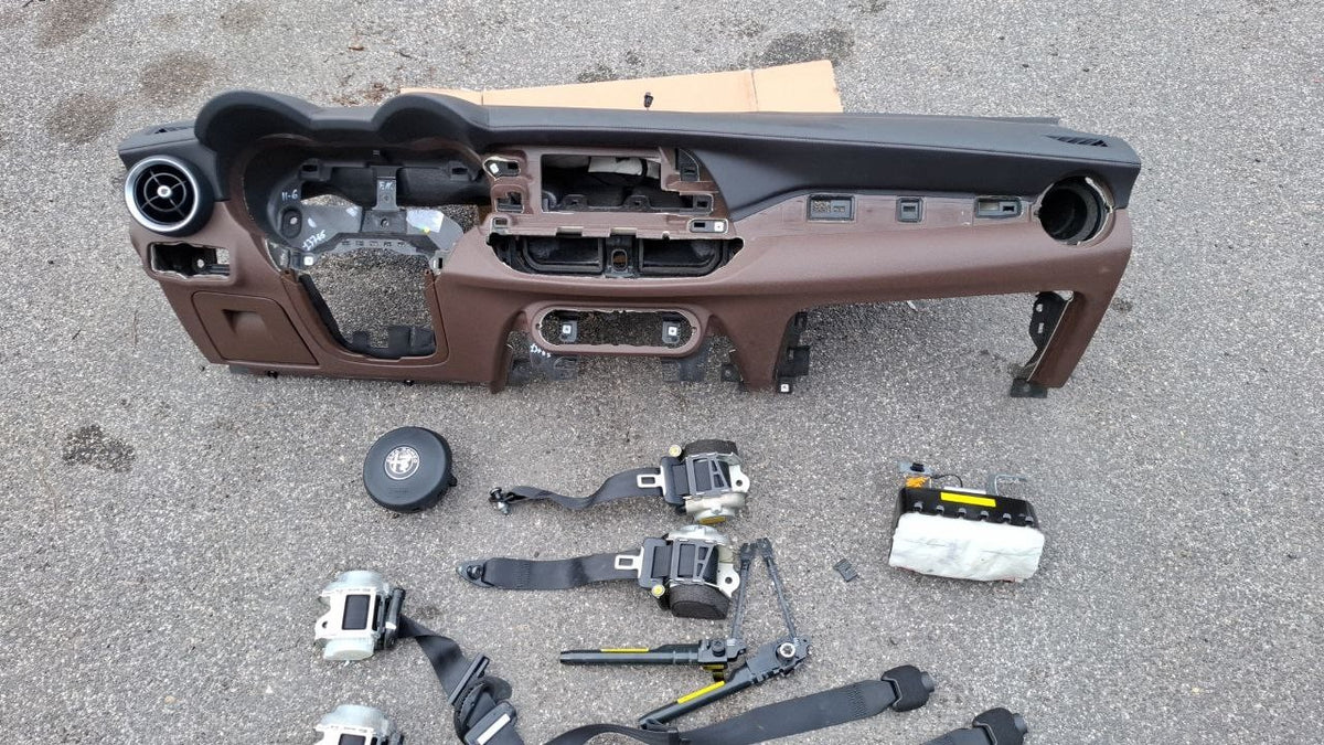 Cruscotto con moduli  Alfa Romeo Stelvio 2016  plancia bicolore