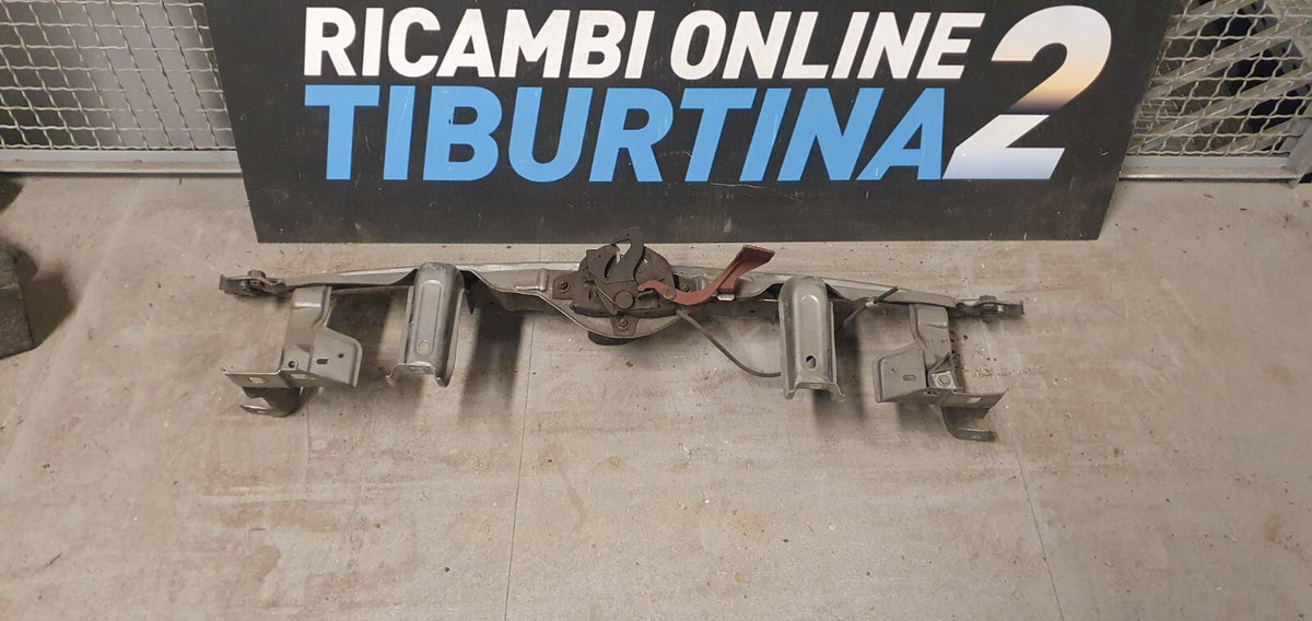 Traversa superiore anteriore Alfa Romeo GT con gancio chiusura