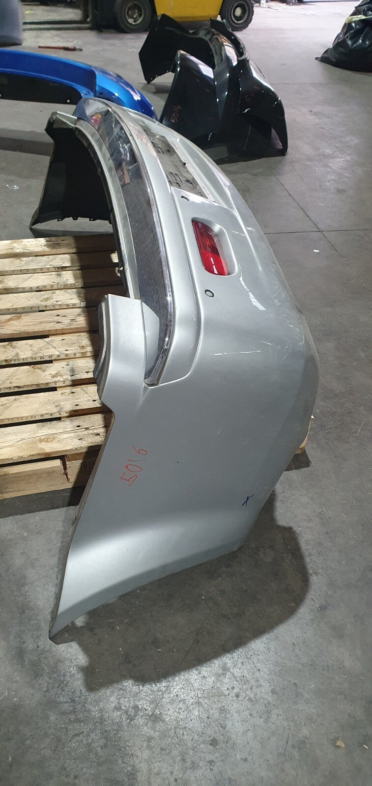 Par 5016 - Paraurti posteriore Chrysler 300c con sensori parcheggio