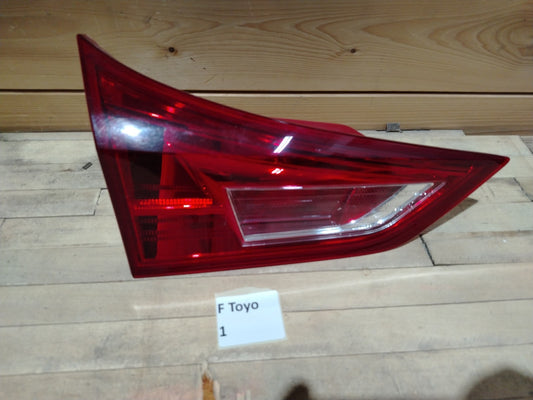 F TOYO 1 - Fanale Posteriore Interno sinistro Toyota Auris berlina 2014