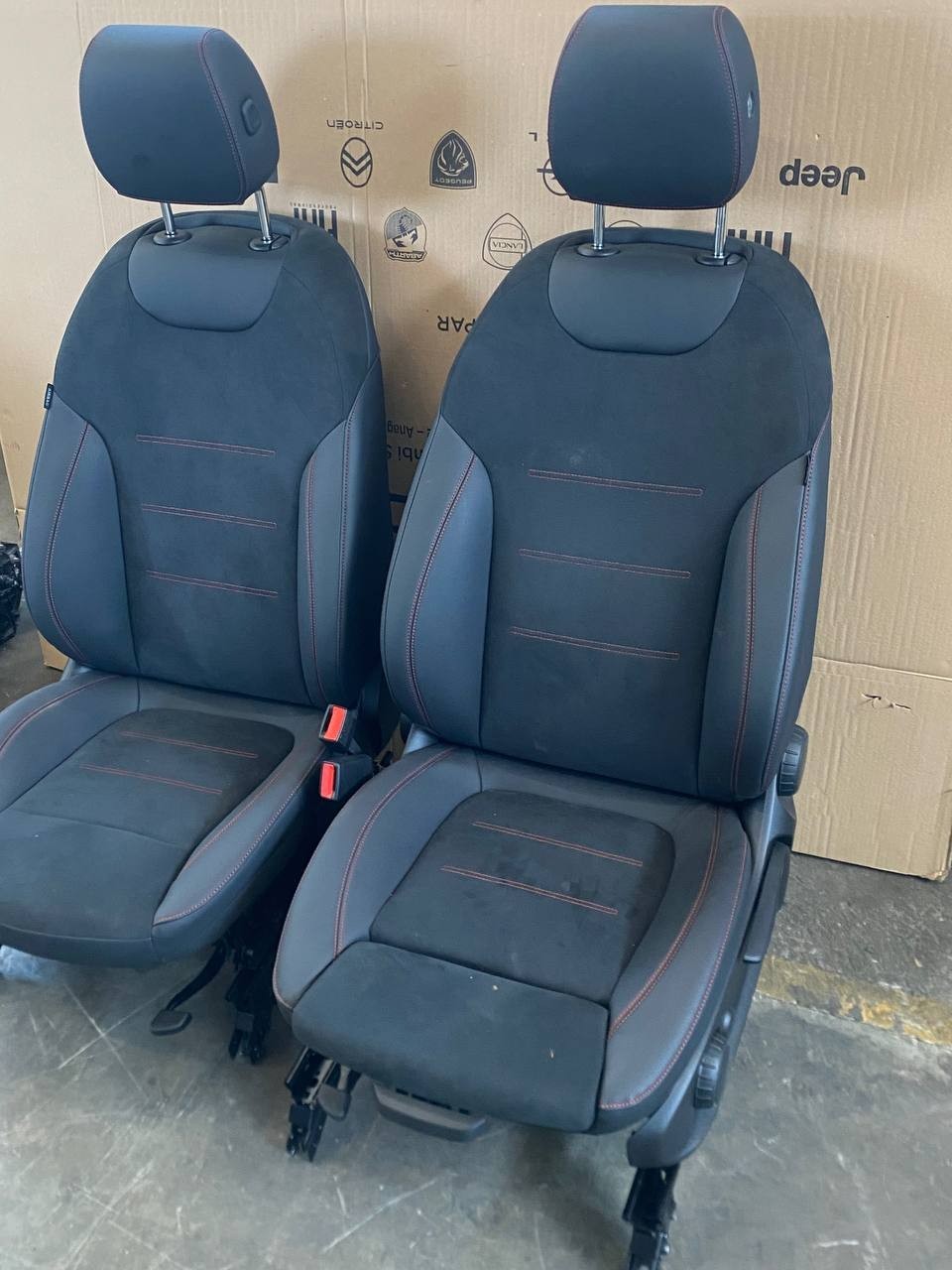 Tappezzeria Mercedes GLA H247 dal 2020 in pelle e alcantara senza airbag sedili