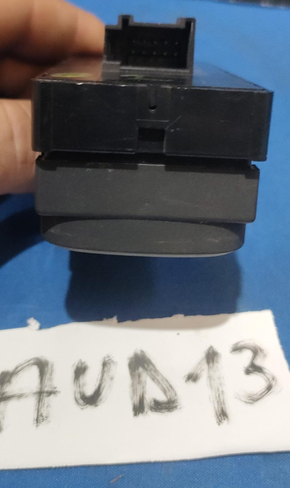 pulsantiera anteriore sinistra audi q2  aud 13
