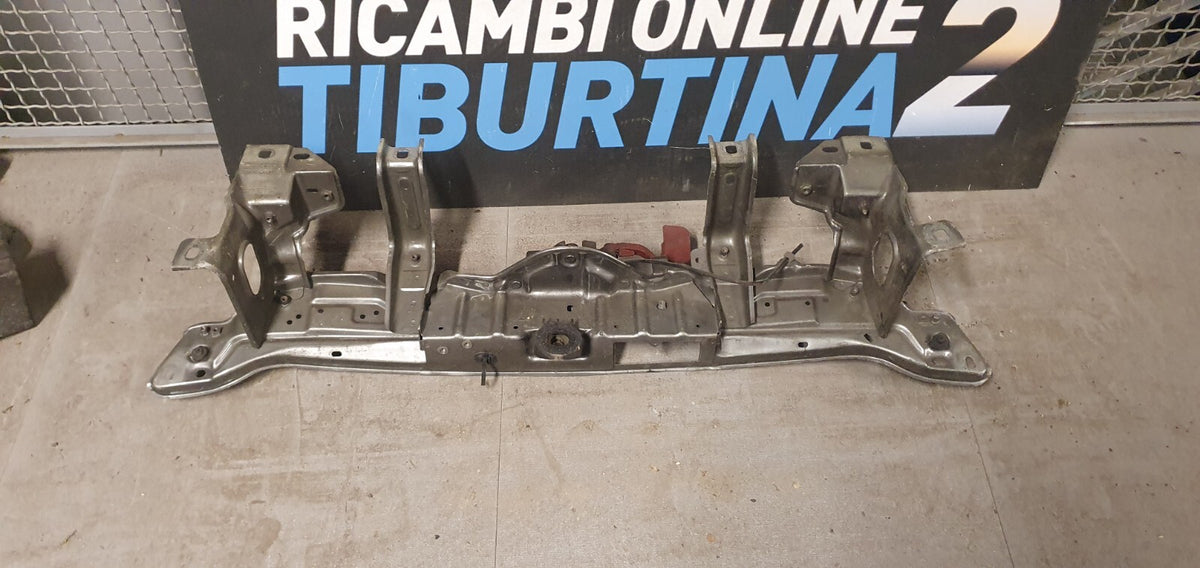 Traversa superiore anteriore Alfa Romeo GT con gancio chiusura