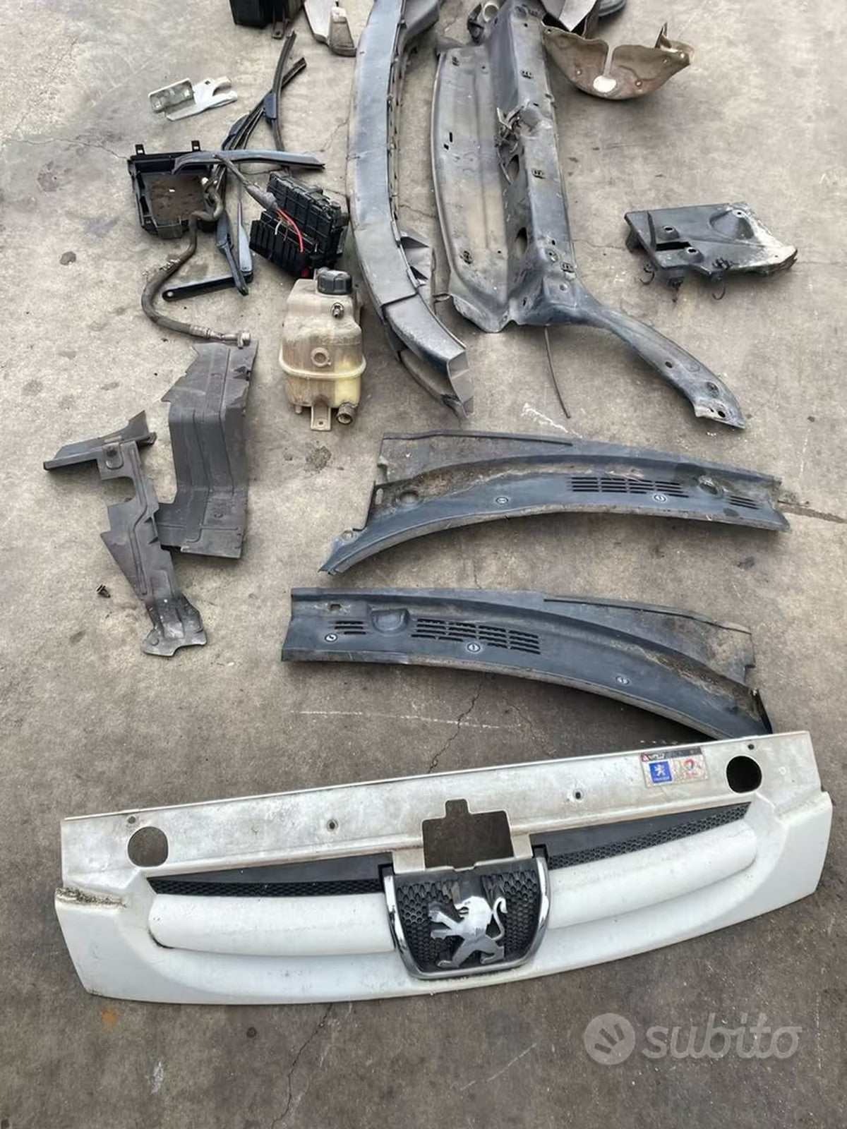 Muso completo musata Peugeot Partner 2007 1.4bz parafango sinistro abbozzato