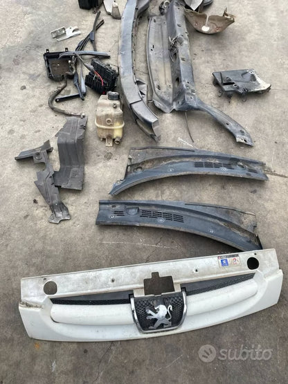Muso completo musata Peugeot Partner 2007 1.4bz parafango sinistro abbozzato