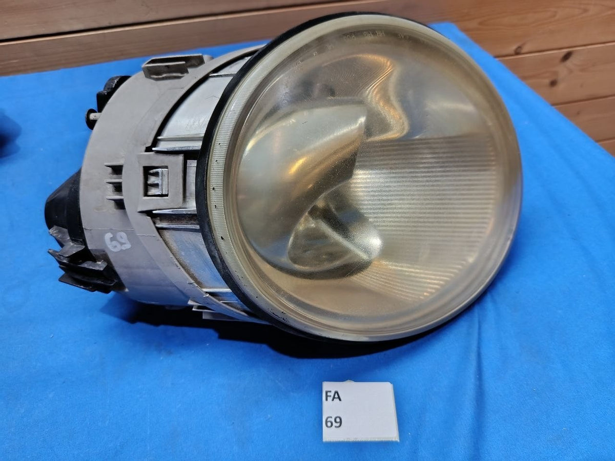 FA 69 - faro Anteriore Sinistro Volkswagen New Beetle 1998 2010  Cod 0301163201