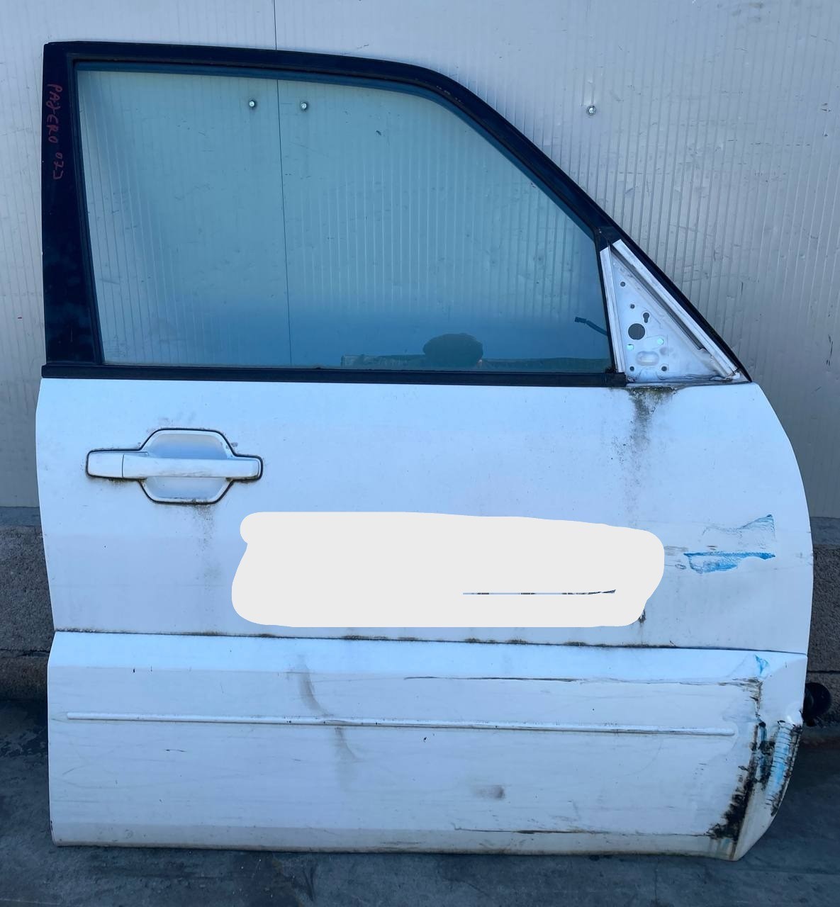 Porta anteriore destra Mitsubishi Pajero 2007 5 porte con difetto
