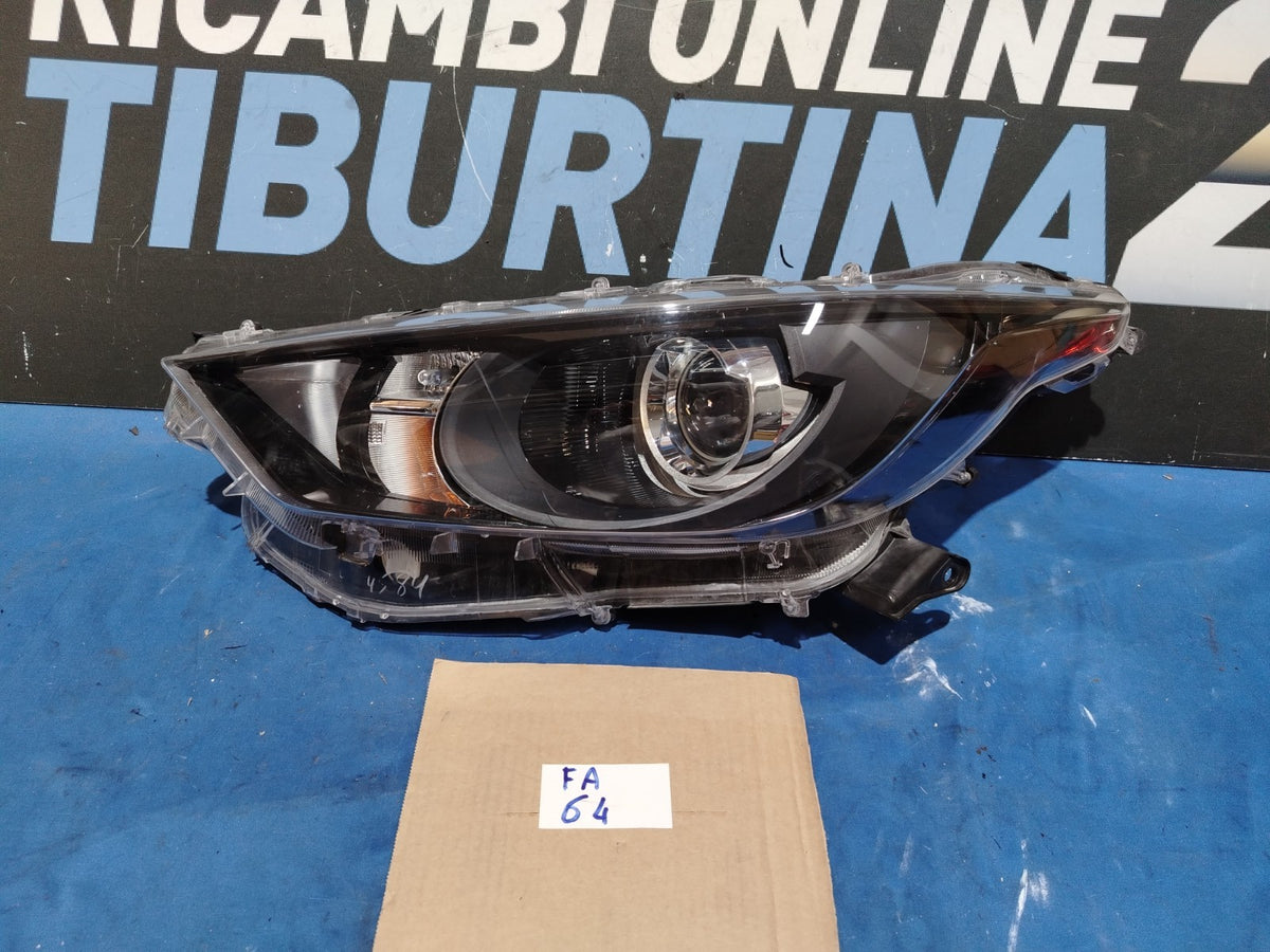 FA 64 - Faro anteriore sinistro Toyota Yaris Hybrid 2020 Mazda 2 Attacchi rotti