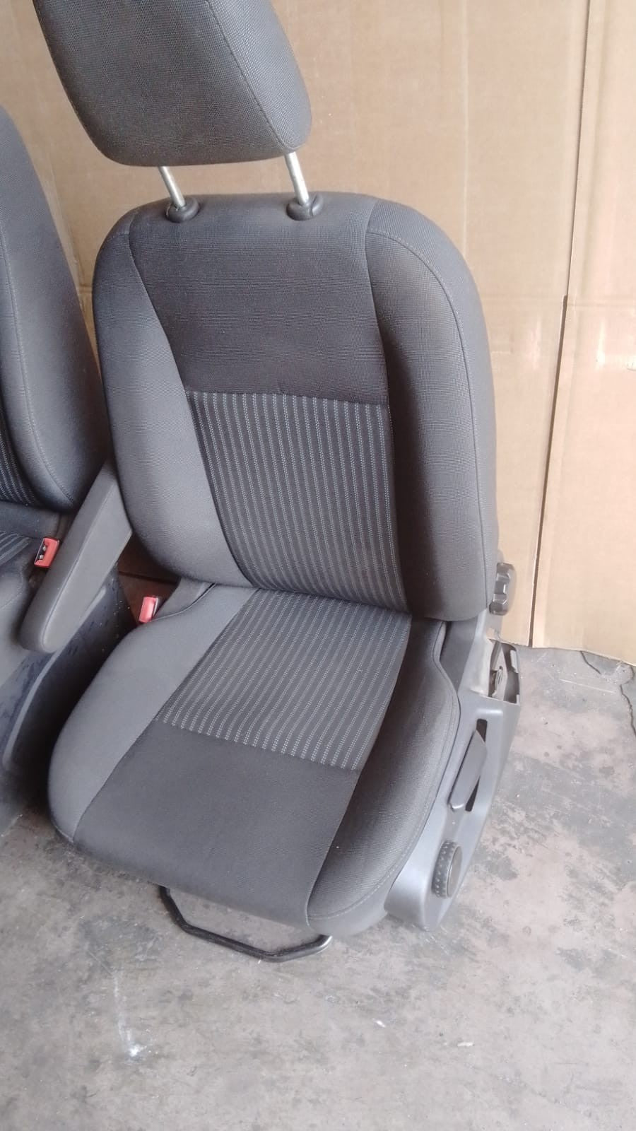 Tappezzeria Ford transit connect 2014 grigio scuro con strisce al centro