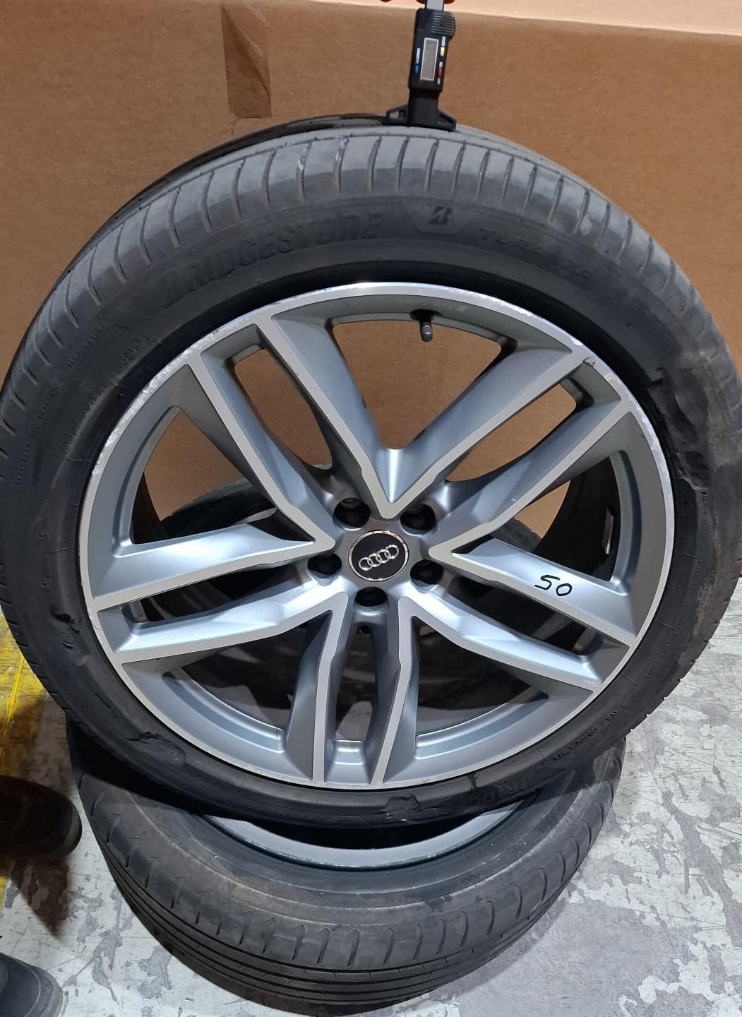 Cer 50 - cerchi in lega Audi Q7 4m0601025t 9.5j 21 h2 et31 senza gomme graffiati