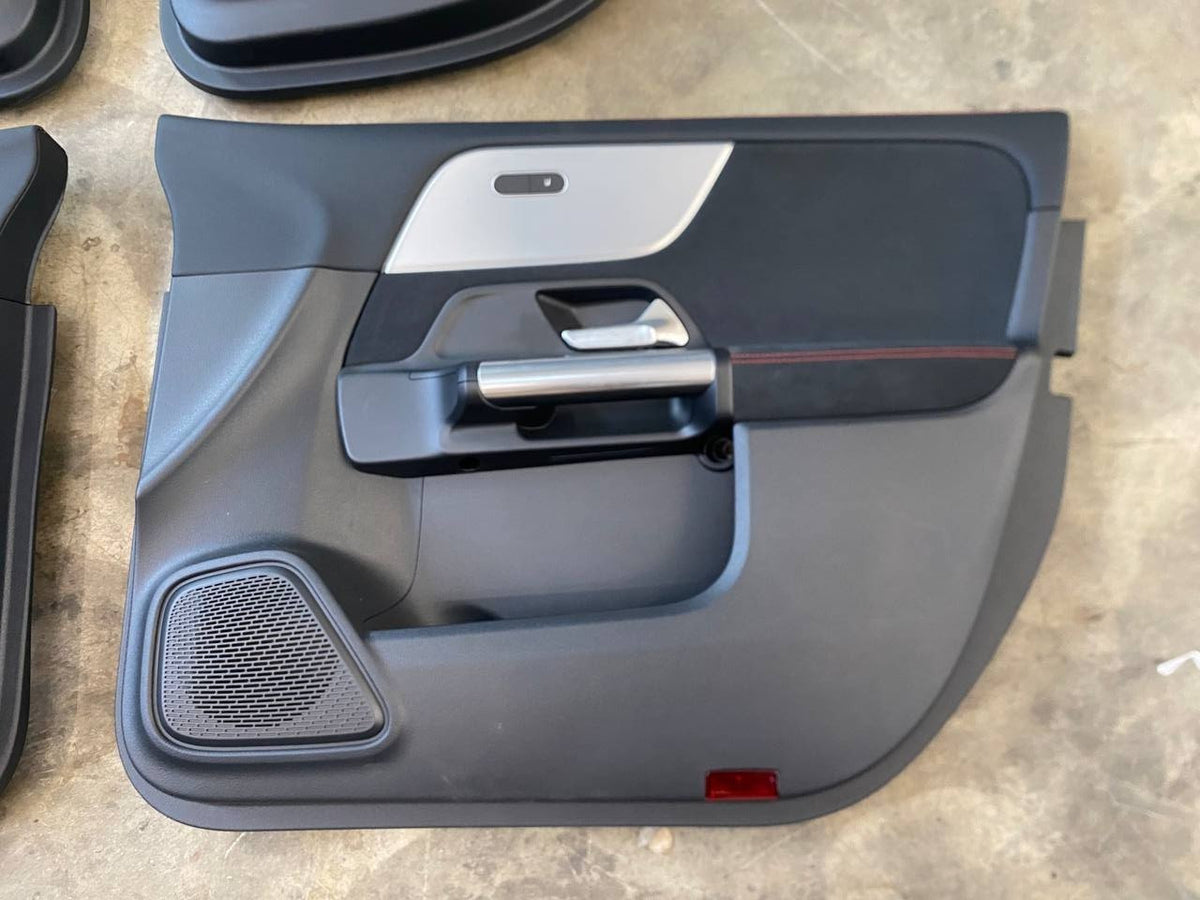 Tappezzeria Mercedes GLA H247 dal 2020 in pelle e alcantara senza airbag sedili