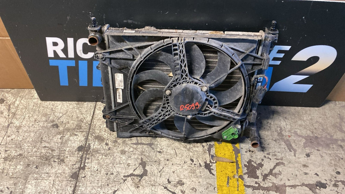 Radiatore Acqua e ventola Fiat Panda 1.3D Anno 2012  con difetto