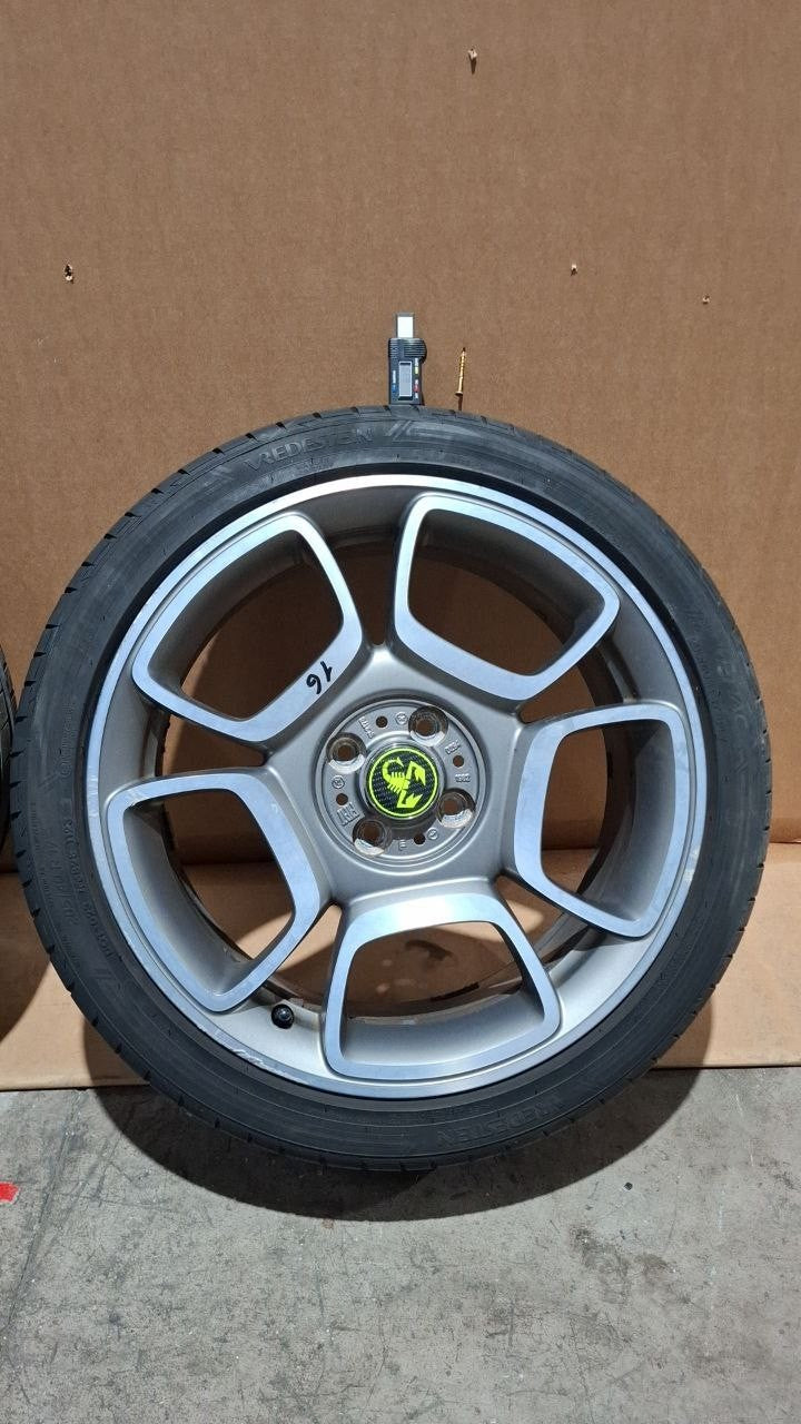 16 cerchi e gomme estive fiat 500 abarth 205/40/17 vredestein dot 1123 2 con 5mm