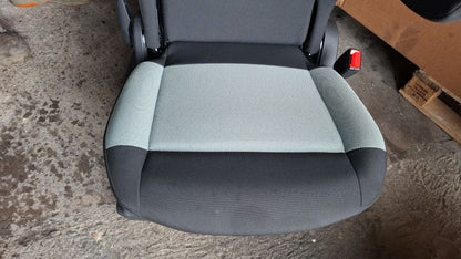 Tappezzeria in stoffa nera e celeste citroen berlingo con airbag sedile dal 2018
