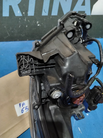 FA 65 - Faro anteriore destro Toyota Yaris Hybrid 2020 Mazda 2 attacchi rotti